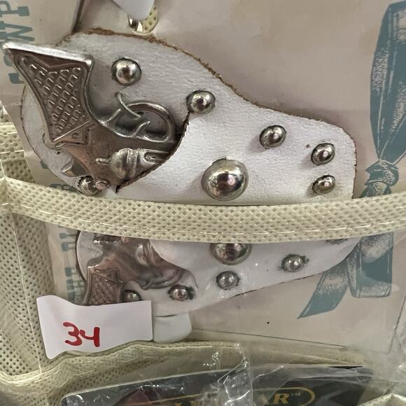 Vintage Cowboy Holster Guns Baby Diaper Pins For The Diaper Tote’n Cowpoke - Picture 7 of 7